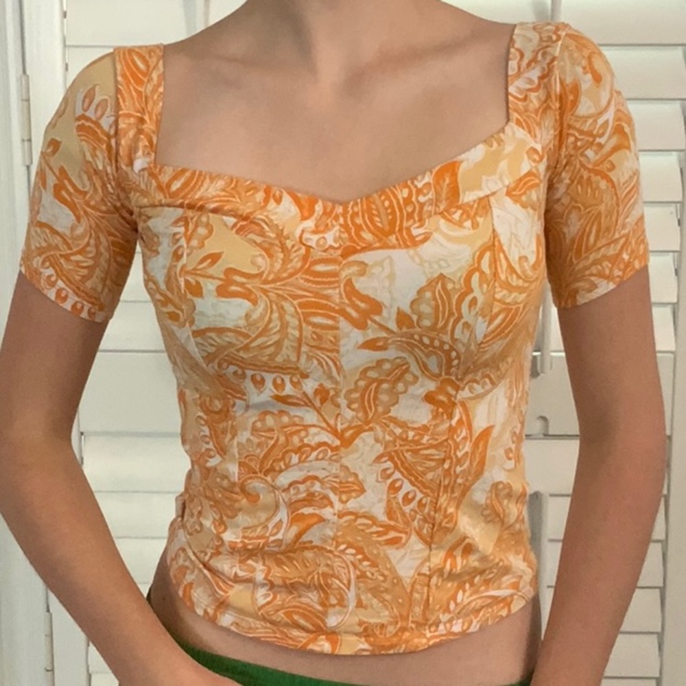 Guess XS Sweetheart Neckline Top in Orange/White.  Very gently worn.